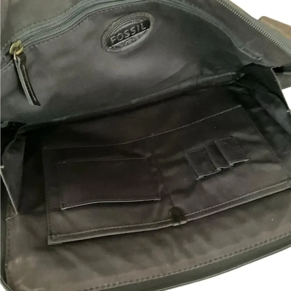 Fossil Brown Leather Messenger Bag with Vintage Aesthetic